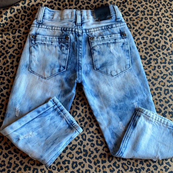 Distressed Jeans - Picture 3 of 5